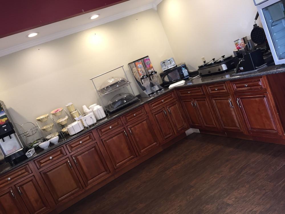 Howard Johnson By Wyndham Dothan Exterior foto