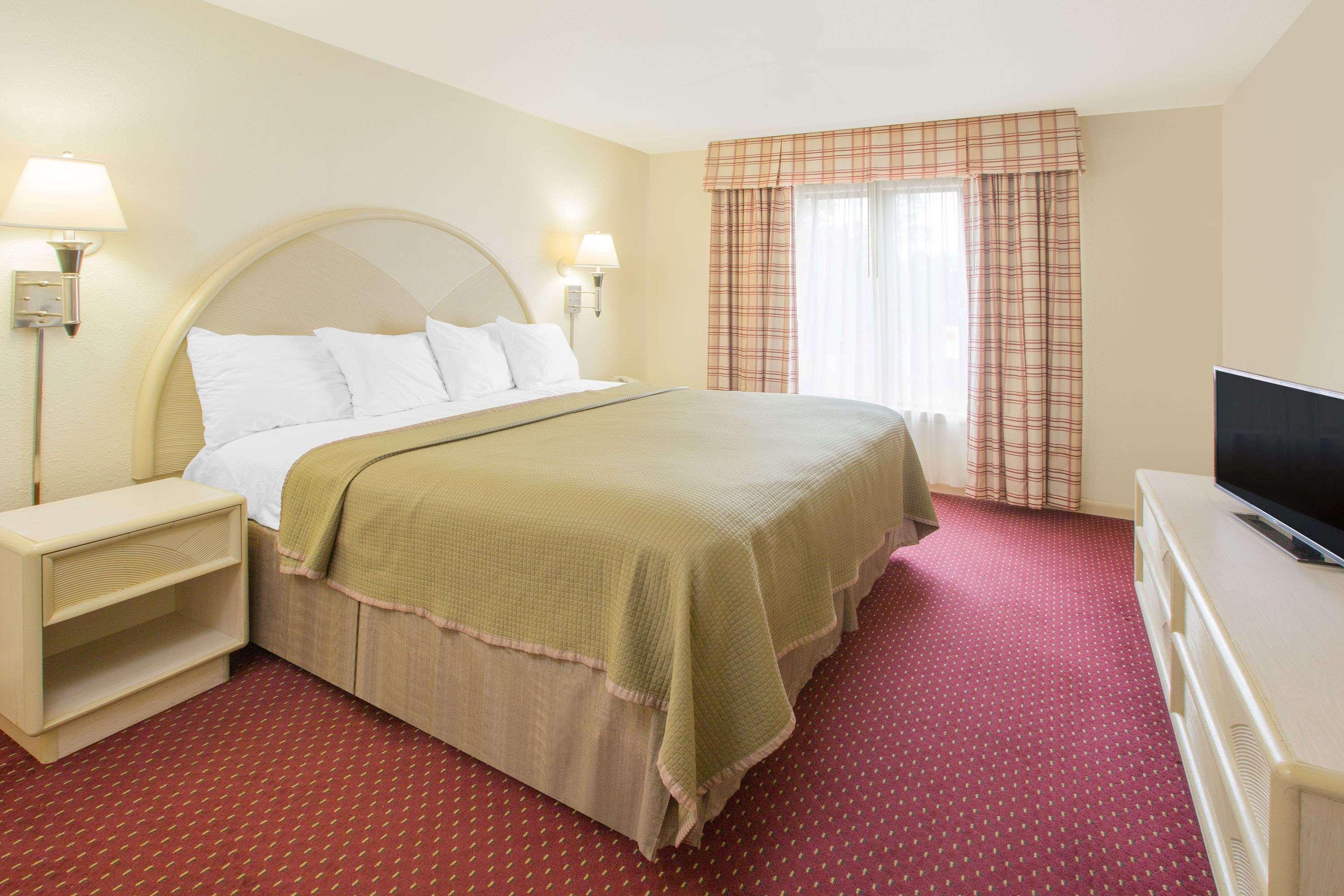 Howard Johnson By Wyndham Dothan Exterior foto